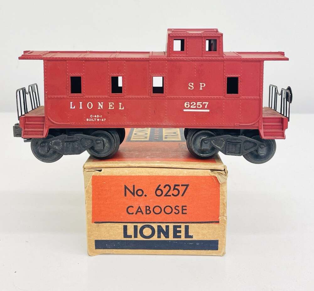Lionel Postwar Southern Pacific Caboose Maroon 6257 w/ Original Box 1947